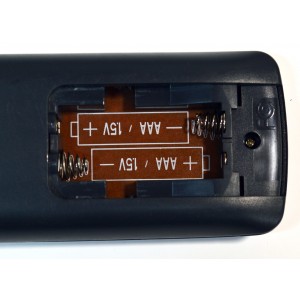 CONTROL REMOTO ORIGINAL VIZIO PERMITE CONTROLAR MULTIPLES DISPOSITIVOS COMO TELEVISORES / REPRODUCTORES DVD/BLU-RAY / DECODIFICADORES CABLE/SATELITE / SISTEMAS DE CINE EN CASA / NUMERO DE PARTE XRU110 / 0980-0306-0990