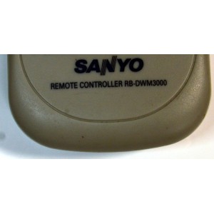 CONTROL REMOTO ORIGINAL SANYO PARA SISTEMA DE CINE EN CASA/DVD/VCR DE LA MARCA SANYO / INCLUYE BOTONES PARA DVD/VCR/TV CONTROL / NUMERO DE PARTE RB-DWM3000 / 136-4 / 0300580 / RB-OWM3000 / DWM-3000